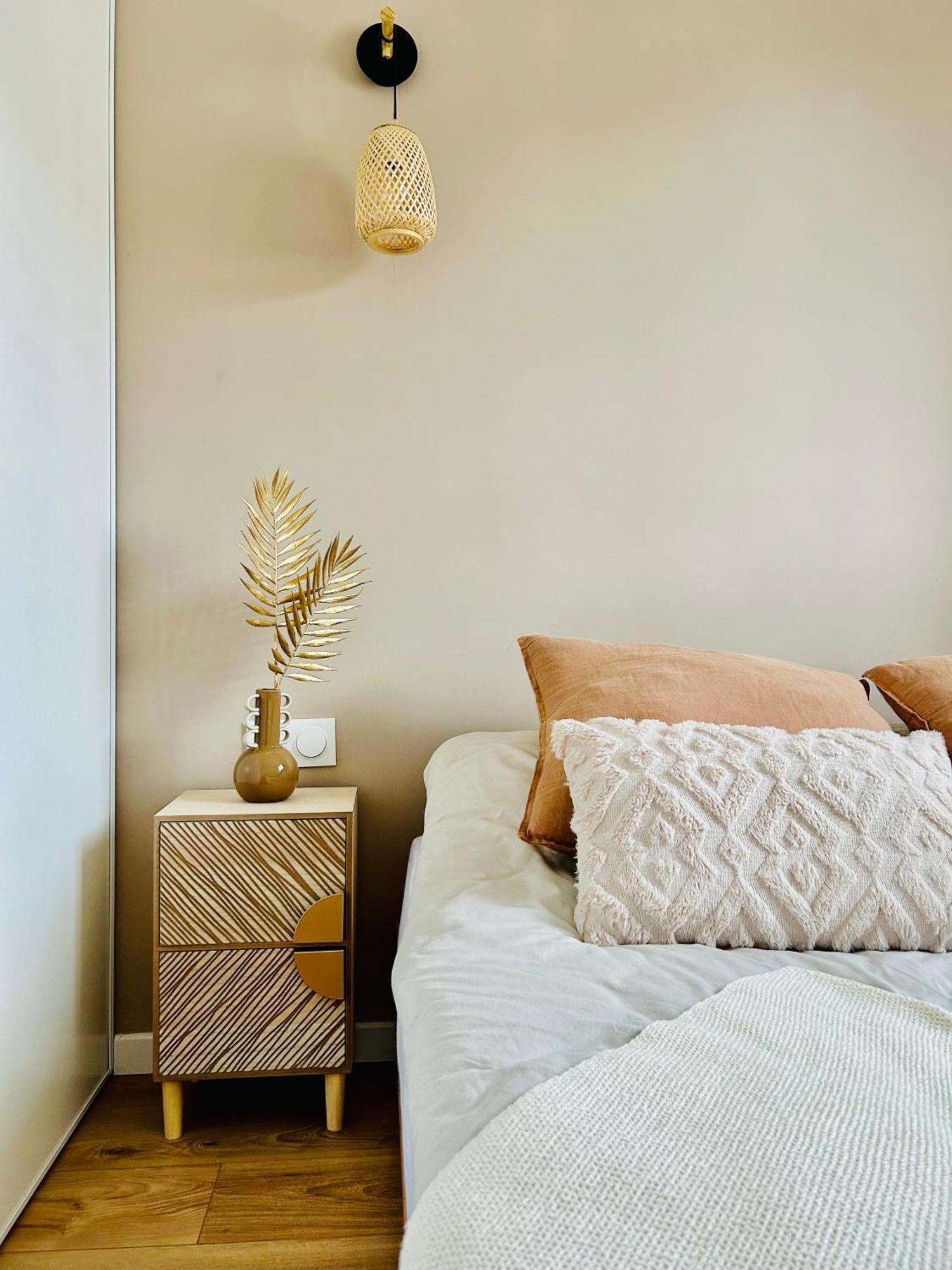 Apartment Easy Check-in 8 Mins Disneyland 35 Mins Paris Free Starbucks Coffee Parking Wifi *